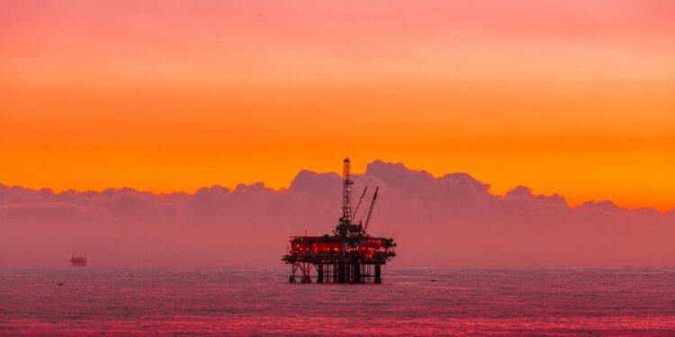 Soaring Imports Push India’s Crude Stocks to Near 1-Year High