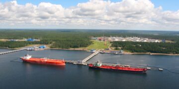 Russia’s Oil Windfall Vanishes as Urals Crashes to $42 a Barrel
