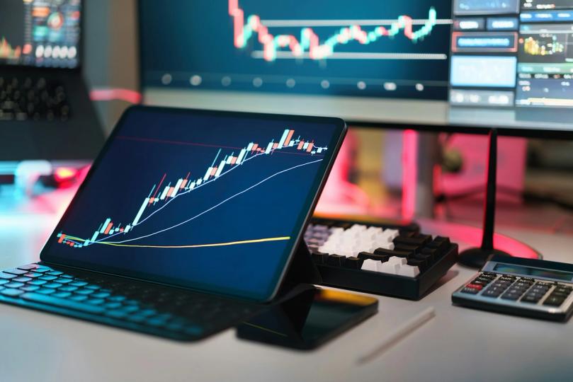 Live updates: Bitcoin, ether ETFs draw inflows as majors rise as much as 5%
