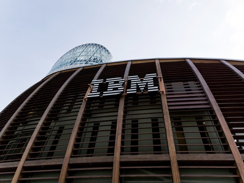 IBM Earnings Warning Triggers Chain Reaction, Japanese IT Stocks Fall Across the Board
