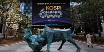 Unease over Korea leveraged ETFs grows as lawmakers demand fix