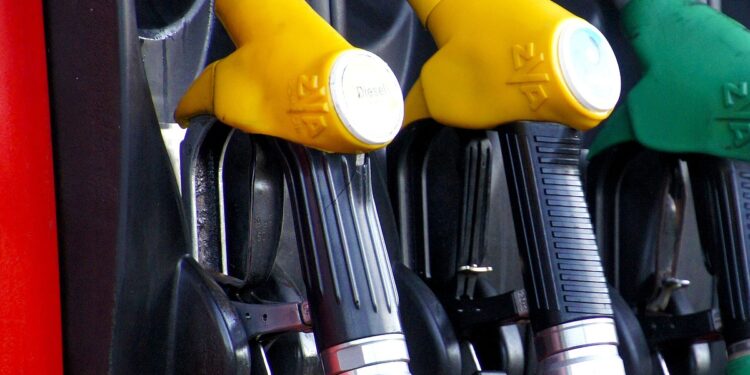 Idaho gas prices fall as Fourth travel heats up
