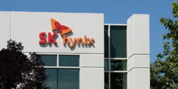 Why Is SK Hynix’s Stock Price Falling Instead of Rising as It Prepares for a US Listing?