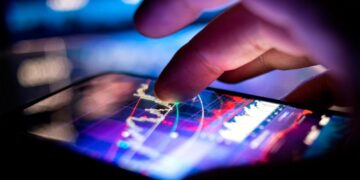European Shares Hold Steady as Central Banks Send Caution Signals