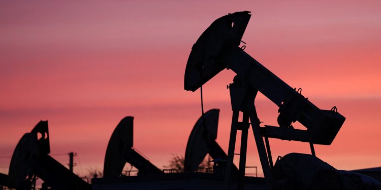 Oil prices little changed ahead of long US weekend as peace efforts hold