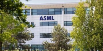 ASML Stock Price Forecast: Q2 Earnings Beat Plus Raised Guidance, Stock Price Expected to Break $2,000