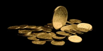 Gold slump accelerates as rising yields and stronger dollar weigh on prices