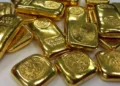 Gold Prices Ease as Markets Await Fed Minutes and Dollar Rebounds