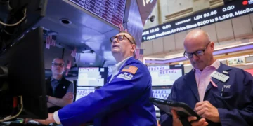 Wells Fargo doubles down on stock market and AI