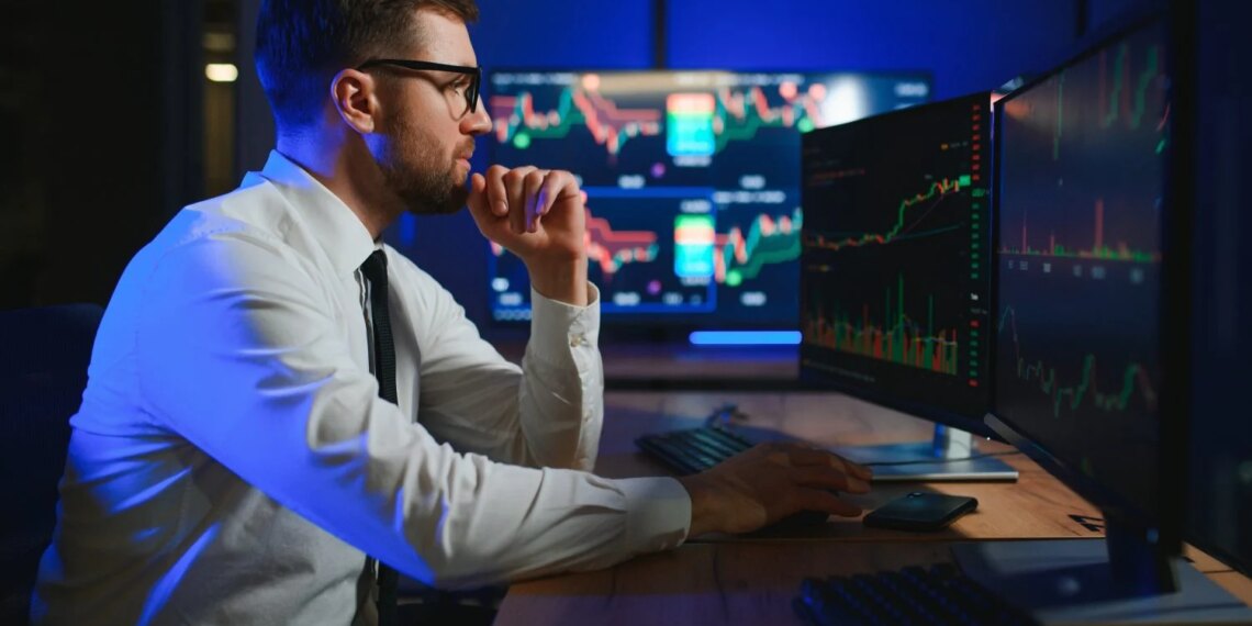 Got $1,000 to Invest? Here's What XRP vs Bitcoin Could Be Worth by 2027