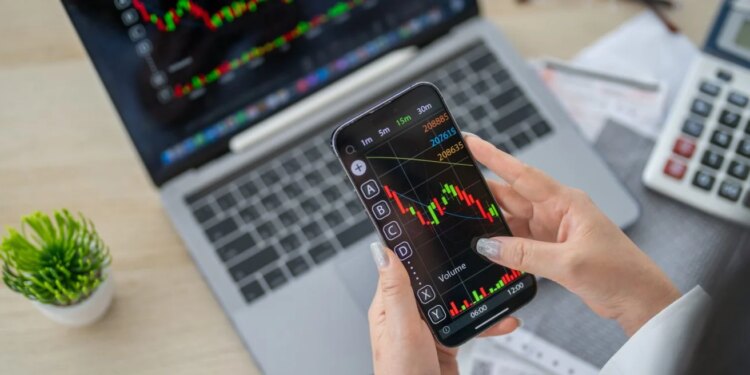 XRP Is Testing a Trendline That Could Spark a 30% Rally. Can the XRP Price Break Out?