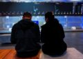 Asia Shares Slip Ahead of AI Earnings as Oil Prices Ease