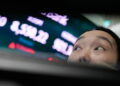Asian Stocks Mostly Decline on a Sell-Off of Chip Shares